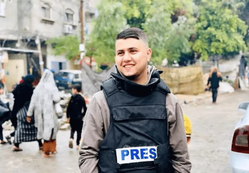 من هو مصطفى ثريا وكم عمره وما قصة استشهاده؟ وأبرز المعلومات عنهمصطفى الثريا هو الذي استهدفه العدو الاسرائيلي صباح يوما من ايام الاحد اثناء تغطيه الصحفية في قطاع غزه فقد انضم مصطفى 