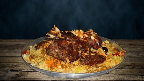 الطعم حكاية.. طريقة عمل مندي اللحم في الفرن بخطوات سريعة يفضل الكثير من الأشخاص تناول المندي ويشتهر به أغلب البلدان العربية، ويبدعن فى تقديمة بطرق