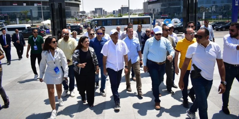 بصحبة وزير الإسكان وعدد من المسؤولين..رئيس الوزراء يتفقد أحدث مشروعات مدينة العلمين ويزور نورث سكوير مول ناس وخدمات شاهد المقال التالي من صحافة مصر عن بصحبة وزير الإسكان وعدد من ال