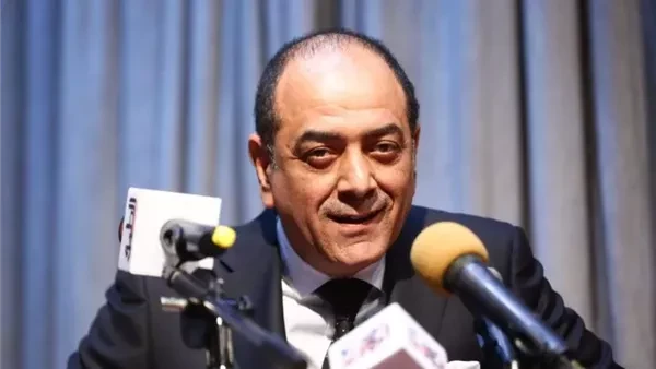 الشاهد: لقاءات وزير الصناعة مع المستثمرين والصناع تحمل رسالة إيجابية للعاملين بالقطاع أشاد المهندس أسامة الشاهد، رئيس الغرفة التجارية للجيزة بسلسلة