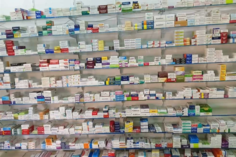 حماية المستهلك تضبط صيدلية تعمل بدون تراخيص فى الأقصر تمكن اللواء محمد فاضل رئيس جهاز حماية المستهلك بمحافظة الأقصر، من ضبط صيدلية غير مرخصه وتزاول