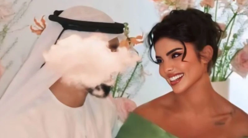 سحابة على وجه زوجها الخليجي.. مذيعة تحتفل بعقد قرانها احتفلت الإعلامية أصالة كامل، مذيعة قناة 3، بعقد قرانها وسط الأهل والأصدقاء.وأطلت أصالة كامل خلال حفل عقد القران، الذي تميز بال