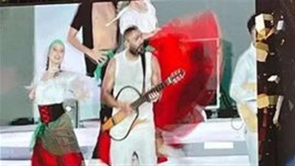 ب الجيتار.. تامر حسني يبدأ حفل مهرجان العلمين بأغنية كل يومبدأ الفنان تامر حسني، حفله الغنائي بمهرجان العلمين، قبل قليل، وصعد بالجيتار على أنغام