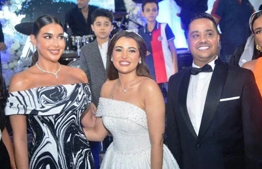 بحضور نجوم الفن.. مشاهد من حفل زفاف بتول الحداد .. صور تعرف على التالي بحضور نجوم الفن.. م شاهد من حفل زفاف بتول الحداد .. صور، احتفلت الفنانةبتول