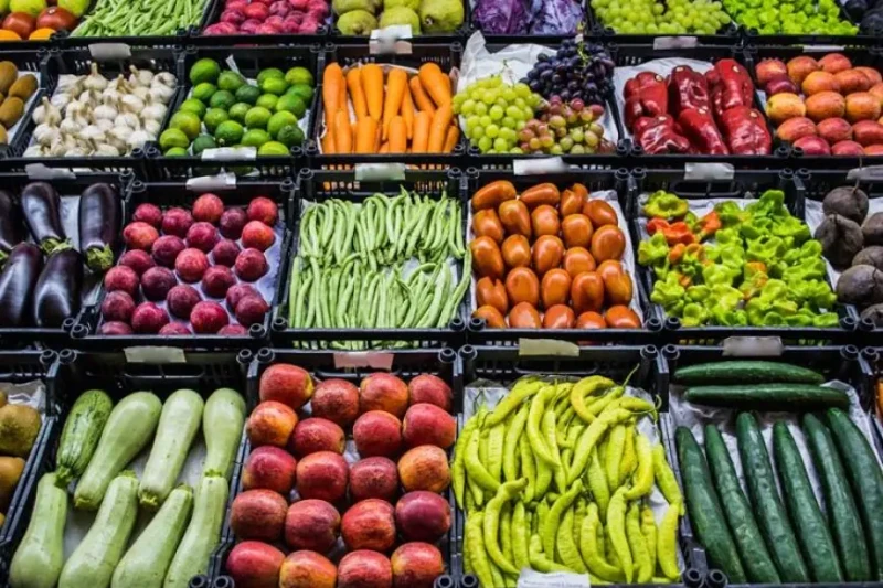 أسعار الخضروات والفاكهة اليوم الأحد.. الطماطم تبدأ من 6 جنيهاتسجلت أسعار الخضروات والفاكهة مستويات مستقرة اليوم في سوق الجملة بمدينة العبور. سعر الطماطم تراوح بين 5.5 و 11.5 جنيه ل