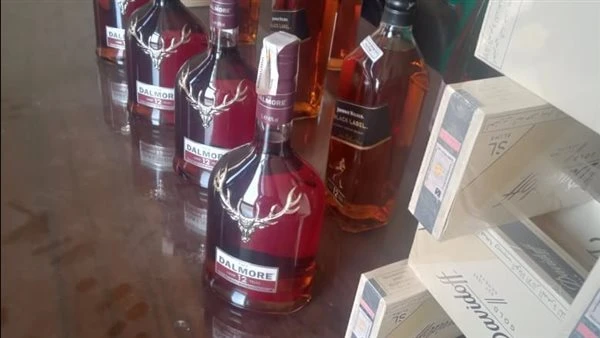 الجمارك: ضبط كمية من الخمور والسجائر المهربة غير خالصة الضرائب والرسوم تمكن رجال الإدارة العامة للتحريات والضبط بالتنسيق مع إدارة مباحث الجمارك من