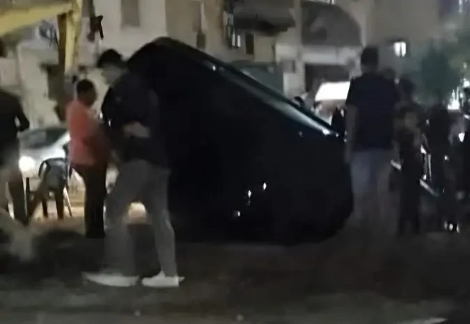 وردنا منذ قليل سقوط سيارة من أعلى المحور وبداخلها 4 لاعبين من نادي مصري شهيرسقوط سيارة , وقعت خلال الساعات الماضية عربية من أعلى طريق المحور و كان