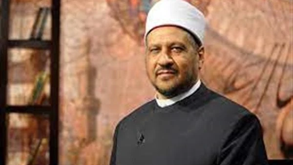 هل الصلاة على السرير جائزة؟.. اعرف الموقف الشرعي قال الدكتور مجدي عاشور المستشار السابق لمفتي الجمهورية خلال البث المباشر عبر صفحة دار الإفتاء للرد