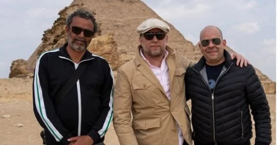 الفن المخرج العالمي جاي ريتشي يحتفى بانتهاء تصوير فيلم من أمام الأهرامات أفاق عربيةأفاق عربية الفن نتحدث اليوم حول المخرج العالمي جاي ريتشي يحتفى