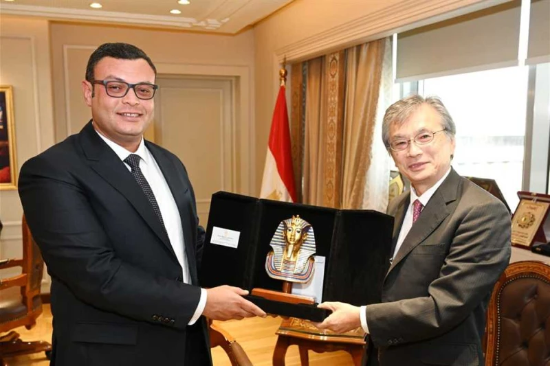 وزير الإسكان يبحث مع سفير اليابان التعاون بمجال التشييد والبناء وجذب المزيد من الاستثمارات بحث المهندس شريف الشربيني، وزير الإسكان والمرافق والمجتمعات العمرانية، خلال لقاء عقده، ال