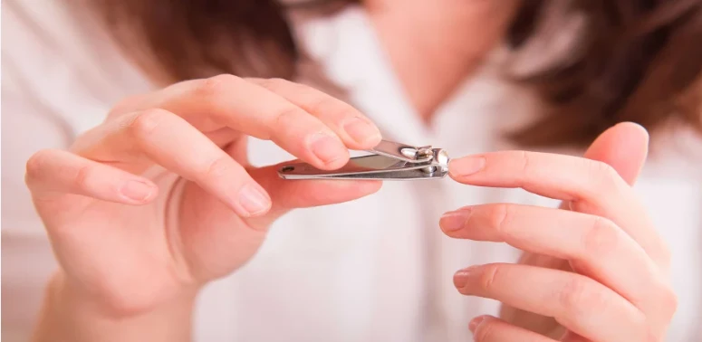 تعرف على تفسير قص الأظافر في المنام لابن سيرين و حلم شخص يقص أظافري قص الأظافر في المنام، يعتبر من الأحلام التي تبشر بالخير فهي من الرؤى المحمودة