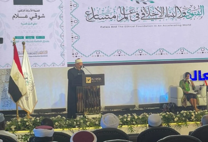 المفتي: الرئيس السيسي يبذل كل الجهود لدعم المؤسسات الدينية قال الدكتور شوقي علام، مفتي افاق عربيةية، رئيس الأمانة العامة لدور وهيئات الإفتاء في العالم، إن مصر كانت -ولا زالت- قائدة