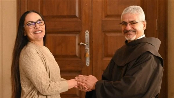 لتسليمها رواية من كاتبة شابة.. بطرس دانيال يكشف تفاصيل زيارته للفنانة شريهان كشف الأب بطرس دانيال رئيس المركز الكاثوليكي للسينما عن تفاصيل زيارته