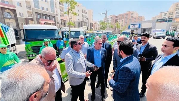 رئيسا شركة وجهاز العاصمة الإدارية يشهدان اصطفاف معدات شركات النظافة بالحي السكني الثالث شهد المهندس خالد عباس، رئيس مجلس إدارة شركة العاصمة الإدارية