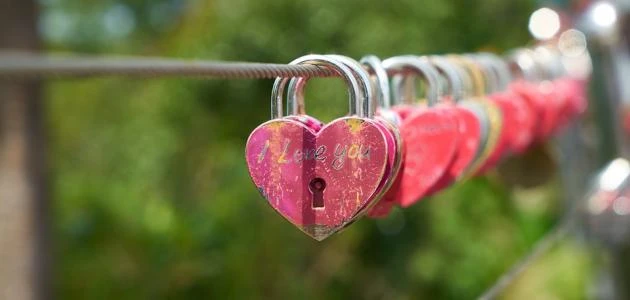 مسجات حب و اشتياق.. أجمل الرسائل التي قيلت في الحياةالحب والاشتياق هما من أعمق المشاعر الإنسانية التي تضفي على الحياة جمالا ودفئا، فالحب يربط القلوب ويوحد الأرواح، بينما يجعلنا الا