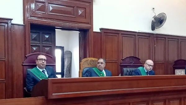 موكلي يعيش بكلية واحدة وضعيفة.. دفاع المتهم بقتل 3 مصريين فى قطر: لا يستطيع ارتكاب الواقعة وأطالب ببراءته قال محمد مناع، دفاع المتهم بقتل 3 شباب