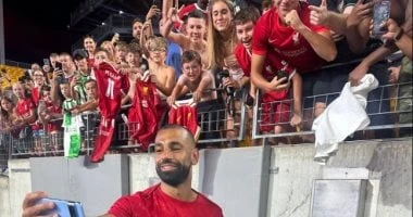 -سيلفى خاص من محمد صلاح مع جماهير ليفربول بعد ودية بيتيس .. كرة عالمية، سيلفى خاص من محمد صلاح مع جماهير ليفربول بعد ودية بيتيس،التقط النجم المصري محمد صلاح جناح ليفربول الإنجليزي،