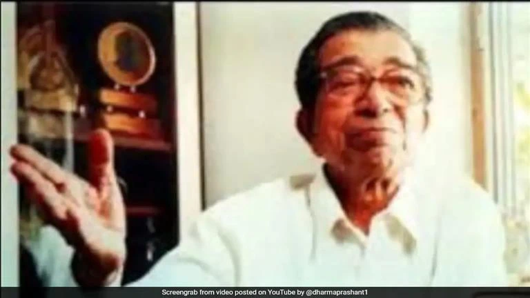 أعاد المسروقات الثمينة واعتذر.. تصرف غريب من لص بعد سرقته منزل كاتب شهير لايف ستايل شاهد المقال التالي من صحافة مصر عن أعاد المسروقات الثمينة واعتذر تصرف غريب من لص بعد سرقته منزل