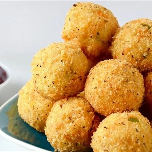 طريقة عمل كبة البطاطس المقرمشة تعتبر كبة البطاطس من الأكلات الشهية التي تحظى بشعبية كبيرة في العالم العربي. حيث تتميز هذه الوصفة بمذاقها اللذيذ