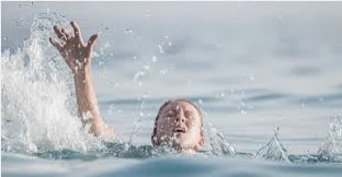 أهم 20 تفسير عن الغرق في المنام للعزباء لابن سيرين أهم 20 تفسير عن الغرق في المنام للعزباء لابن سيرين، يعتبر الغرق في الواقع من الحوادث المؤلمة التي