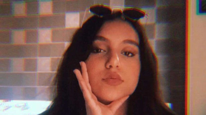 مفترق طرق نقطة انطلاقها.. من هي نادين عصام؟ كشف مسلسل مفترق طرق وجوها شابة، تتحلى بالموهبة، منهم من يخوض تجربة التمثيل للمرة الأولى، أبرزهم نادين