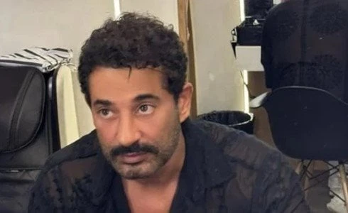 عمرو سعد يخطف الأنظار ب لوك جديد.. والجمهور: جامد يا عالميخطف الفنان عمرو سعد، الأنظار في آخر ظهور له عبر حسابه بموقع تبادل الصور والفيديوهات
