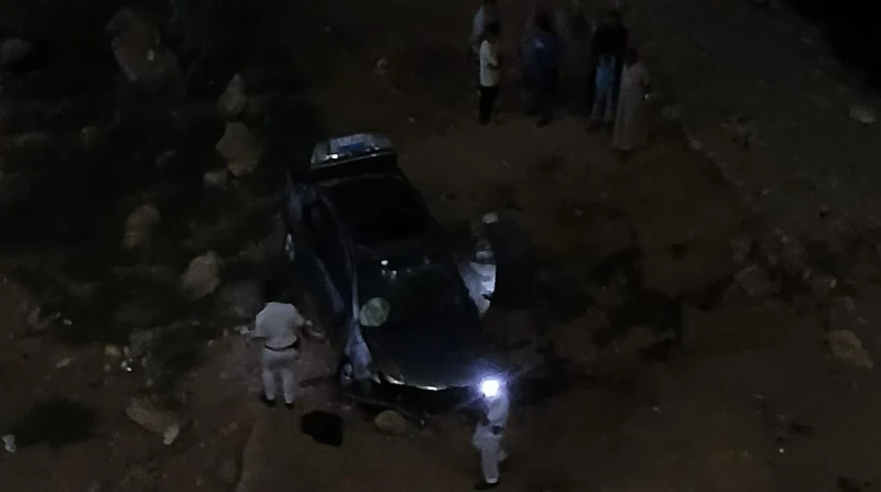 شاهد عيان يصف مشاهد الرعب في حادث سقوط سيارة زفة في النيل روى الكاتب الصحفي عبد الرحمن عبادي، مشاهد الرعب في حادث سقوط سيارة من الدائري فى نهر النيل