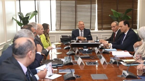 كامل الوزير: لن نكتفي بتجميع السيارات وسنعمل على التصنيع المباشر عقد الفريق مهندس كامل الوزير نائب رئيس مجلس الوزراء للتنمية الصناعية وزير النقل