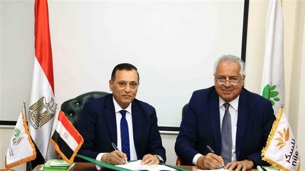 لزراعة البنجر..تنمية الريف المصري تتعاقد مع النيل للسكر لاستثمار 14 ألف فدانوقع اللواء أركان حرب مهندس عمرو عبد الوهاب، رئيس مجلس الإدارة والعضو المنتدب لشركة تنمية الريف المصرى ال