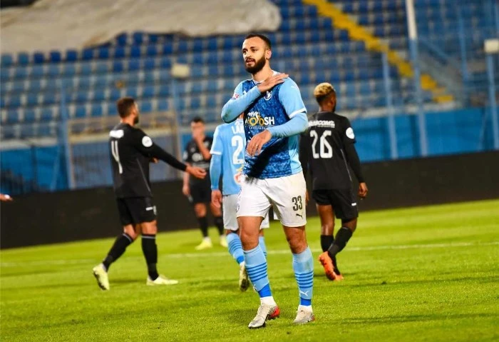 أول رد من الأهلي علي اعتذار مروان حمدي لاعب بيراميدز كشف مصدر داخل النادي الأهلي، عن عدم قبول الاعتذار الذي تقدم به مروان حمدي لاعب بيراميدز لجماهير