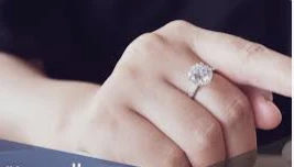 ما هو تفسير حلم لبس خاتم خطوبة ذهب للعزباء لابن سيرين؟ ما هو تفسير حلم لبس خاتم خطوبة ذهب للعزباء لابن سيرين؟، تشعر الفتاة بالفرح والسعادة مع مشاهدة