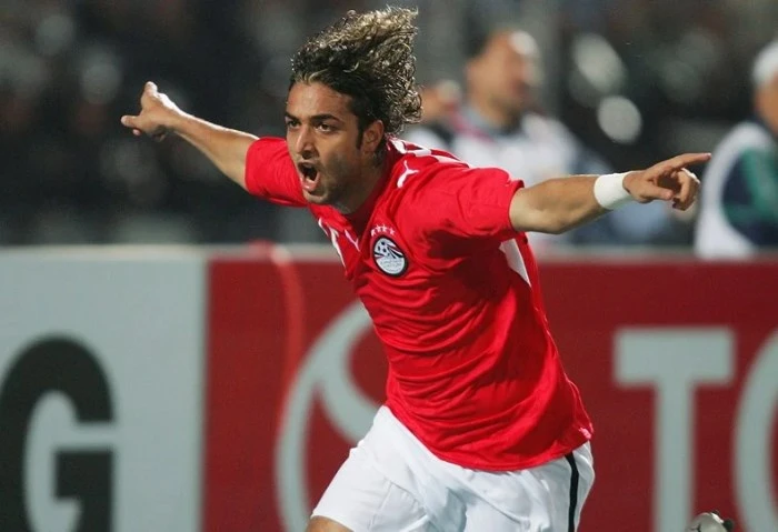 بعد الإعلان عن عودته إلى الملاعب، هل يكرر ميدو قصة باولو روسي مع إيطاليا؟ كشف الإعلامي أحمد حسام ميدو نجم منتخب مصر ونادي الزمالك عن نيته في العودة إلي الملاعب مرة أخري خلال الموسم