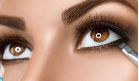 ما هو تفسير حلم الكحل الاسود للبنت العزباء لابن سيرين؟ تفسير حلم الكحل الاسود للبنت العزباء قد يرمز للعديد من المعاني الخاصة بحياتها حسب ما ترويه