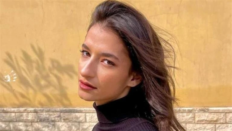 في أول تجربة غنائية.. أميرة أديب تطرح أغنية كارت محروق (فيديو) تعرف على التالي في أول تجربة غنائية.. أميرة أديب تطرح أغنية كارت محروق (فيديو)، 10 03