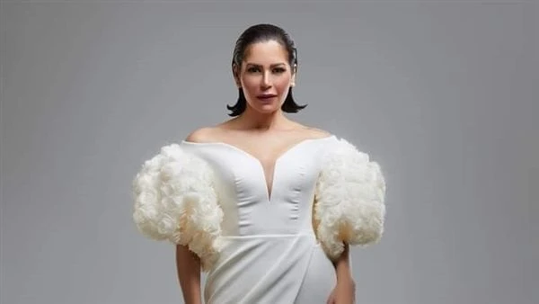 خطوط فى وشى.. لقاء الخميسى تكشف سر عدم خضوعها لعمليات تجميل نشرت الفنانة لقاء الخميسى مقطع فيديو عبر حسابها على موقع التواصل الاجتماعي تيك توك تكشف