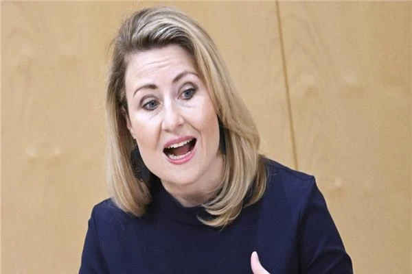 النمسا: خفض المساعدات الاجتماعية عقوبة لرافضي الإندماج من اللاجئين متفرقات شاهد المقال التالي من صحافة مصر عن النمسا خفض المساعدات الاجتماعية عقوبة