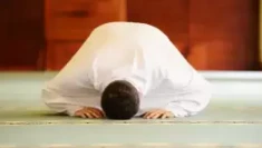 ما تفسير حلم الصلاة لابن سيرين؟ تفسير حلم الصلاة في المنام من الرؤي المحمودة التي يتمنى الجميع أن يراها، لأنها تدل على صلاح وهداية صاحب المنام، مع