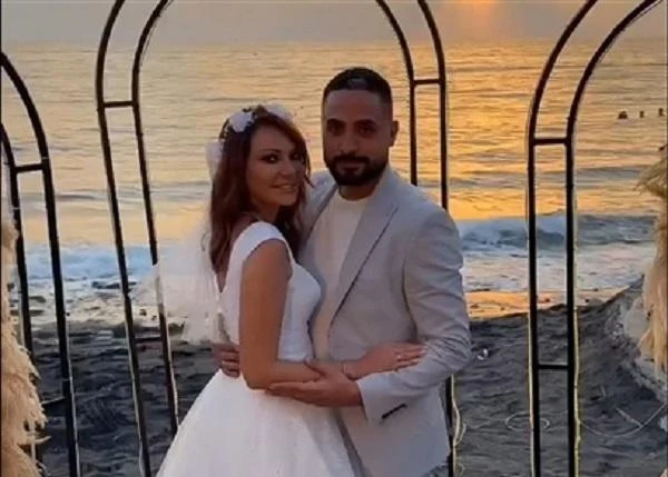 نادين تحسين بيك تكبر عريسها ب 11 عاما .. فمن هو ؟ افاق عربية - بعد 30 يوما من إعلان خطوبتهما، احتفل النجمان إياد عيسى ونادين تحسين بيك بحفل الزفاف