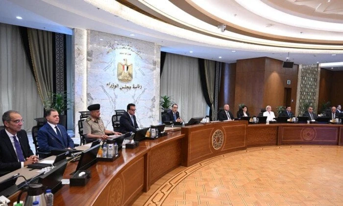 مدبولي يبدأ اجتماع مجلس الوزراء بالعلمين الجديدةمجلس الوزراءبدأ منذ قليل اجتماع مجلس الوزراء، برئاسة الدكتور مصطفى مدبولي، بمقر الحكومة بمدينة