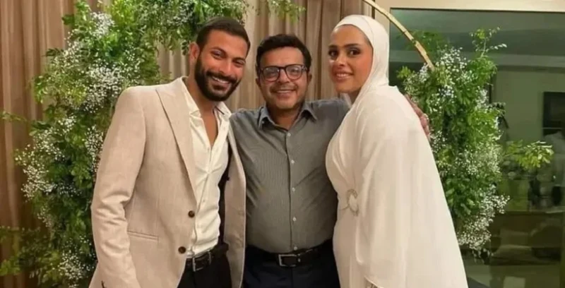 بحضور الأهل والأصدقاء.. محمد هنيدي يحتفل بخطوبة ابنته فريدة جريدة افاق عربية نقلا عن موقع العربية..احتفل النجم المصري، محمد هنيدي، بخطوبة ابنته فريدة