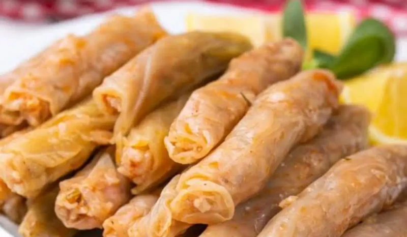 طريقة سهله وبسيطة لعمل المحشي الكرنب الملفوف الاصلي بطعم لايقاوم الملفوف يعتبر مصدرا غنيا بالفيتامينات والمعادن والعناصر الغذائية الضرورية للجسم، من بين أشهر الأساليب التي يستخدم ف