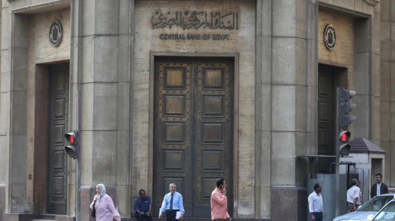 المركزي يسحب أكثر من تريليون جنيه فائض سيولة بالبنوك سحب البنك المركزي اليوم الثلاثاء، نحو 1.119 تريليون جنيه، كفائض السيولة لدى البنوك العاملة في