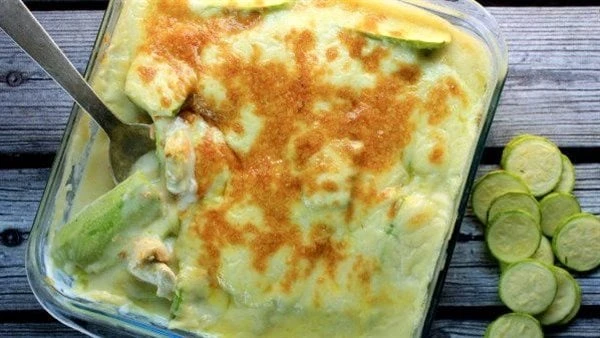 هتغير رأيك لو مش بتحبها.. إليك الكوسة بالموتزاريلا والبشاميل تعد الكوسة من الأكلات التى لايحبها الكثير من الأشخاص بالرغم من أنها غنية بالفوائد الصحية .ونعرض في هذا التقرير طريقة عم