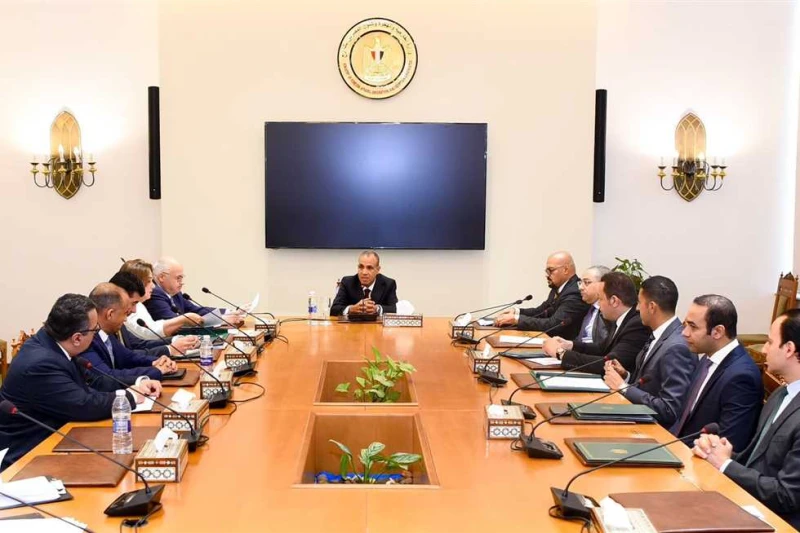 وزير الخارجية: توجه صريح وواضح من جانب الدولة لدعم الجاليات المصرية بالخارج اجتمع الدكتور بدر عبدالعاطي وزير الخارجية والهجرة وشئون المصريين بالخارج، اليوم الأحد، بقيادات وأعضاء قط