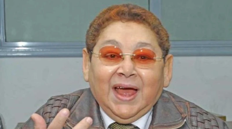 مشاجرة بين أرملة أحمد فرحات وعائلته فوق قبره (فيديو) شهدت مراسم دفن الفنان أحمد فرحات، مشاجرة عنيفة بين أرملة الراحل، وأسرته، قبل لحظات قليلة من