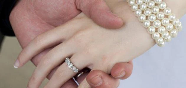 اقتباسات عن الحب للزوج بالصور الحقيقية.. مجموعة عبارات في حب الزوجإن التعبير عن مشاعر الحب والعشق لشريك الحياة مهم لتقوية رابطة الحب وزيادة العشق، لهذا تبحث الكثير من الزوجات عن مج