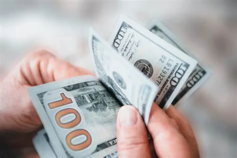 الأخضر بقى بكام دلوقتي؟.. اعرف أعلى سعر للدولار اليوم في السوق السوداء بتاريخ 21 يوليو 2024 تصدرت عبارة أعلى سعر للدولار اليوم في السوق السوداء