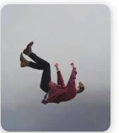 تعرف على تفسير السقوط في المنام لابن سيرين السقوط في المنام، يعد من الأمور التي تتكرر أن يشاهد الإنسان سقوطه في الحلم وقد يشعر بالصعوبة من ذلك الأمر