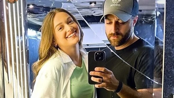 أحدث إطلالة للفنانة نور إيهاب وخطيبها نشر الفنان نور بدر صورة تجمعه بخطيبته نور إيهاب من خلال ستوري عبر موقع تبادل الصور والفيديوهات إنستجرام.و