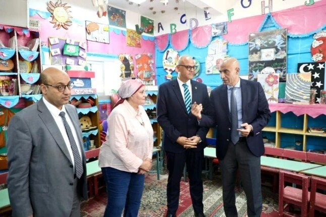 وزير التعليم يفقد مباني مدرستي ابن خلدون الابتدائية والشيماء الثانوية في بنهانادية جودةأجرى الدكتور محمد عبد اللطيف وزير التربية والتعليم والتعليم الفني، والمهندس أيمن محمد إبراهيم